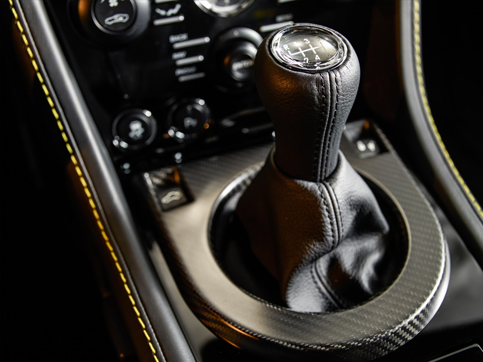 Aston Martin V8 Vantage N430 2015